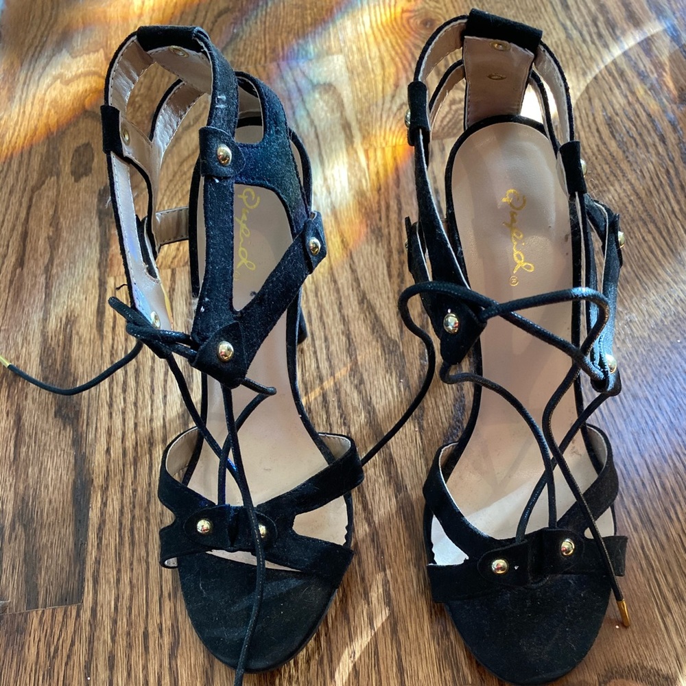 Tie-Up Heels